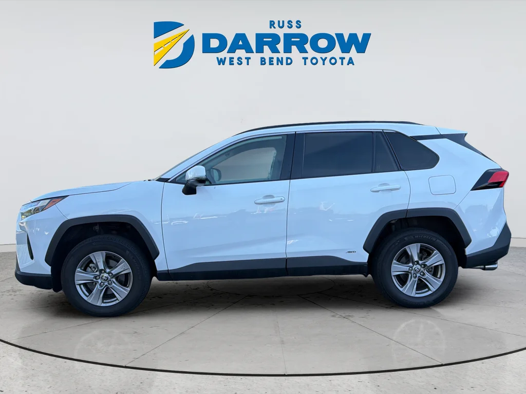 Used 2022 White Toyota XLE image 2