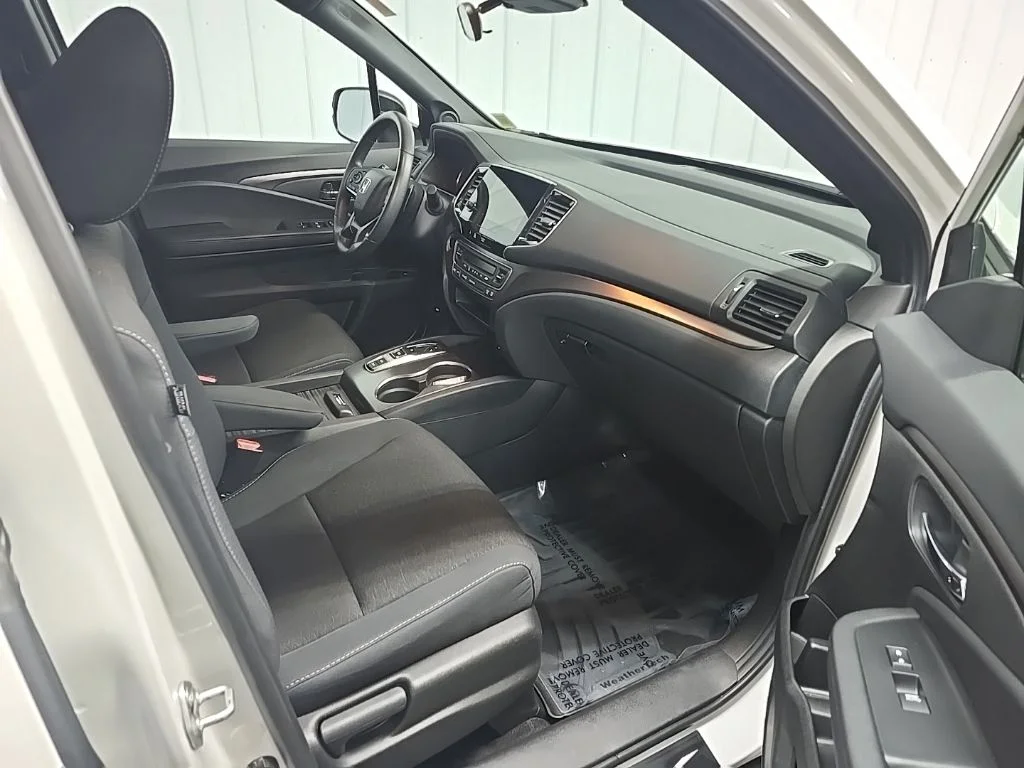 Used 2021  Honda Sport image 15
