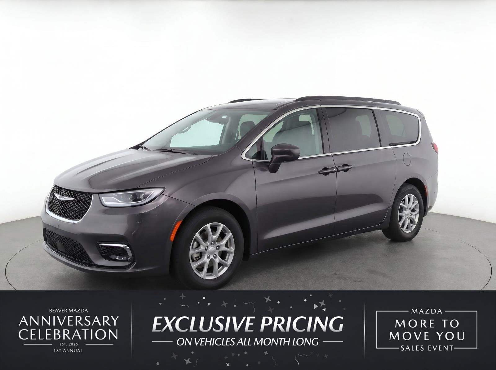 2022 Chrysler Pacifica Touring L's photo