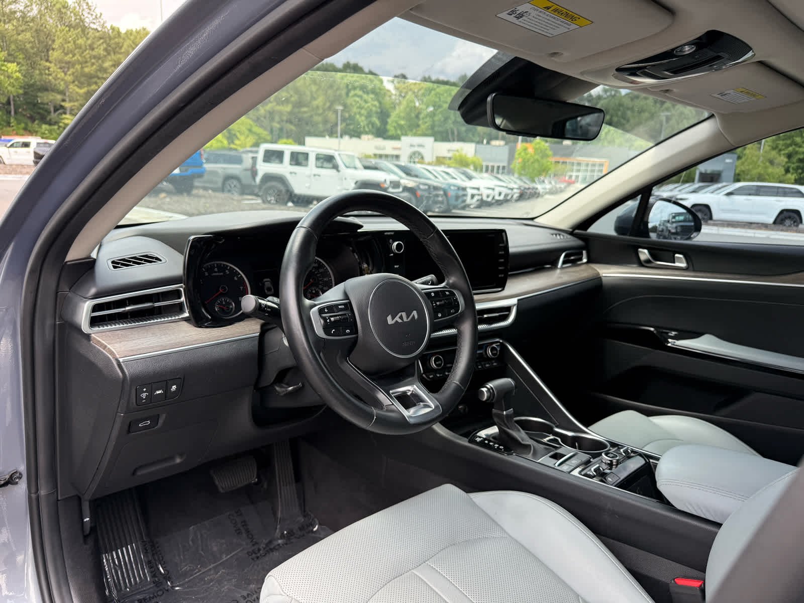 Used 2023 Everlasting Silver Kia EX image 15