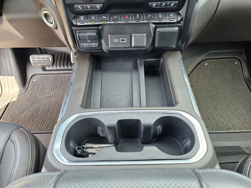 Used 2023 White Frost Tricoat GMC Denali image 28