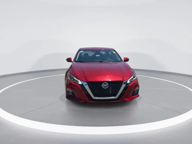 Used 2020 Red Nissan 2.5 Platinum image 3