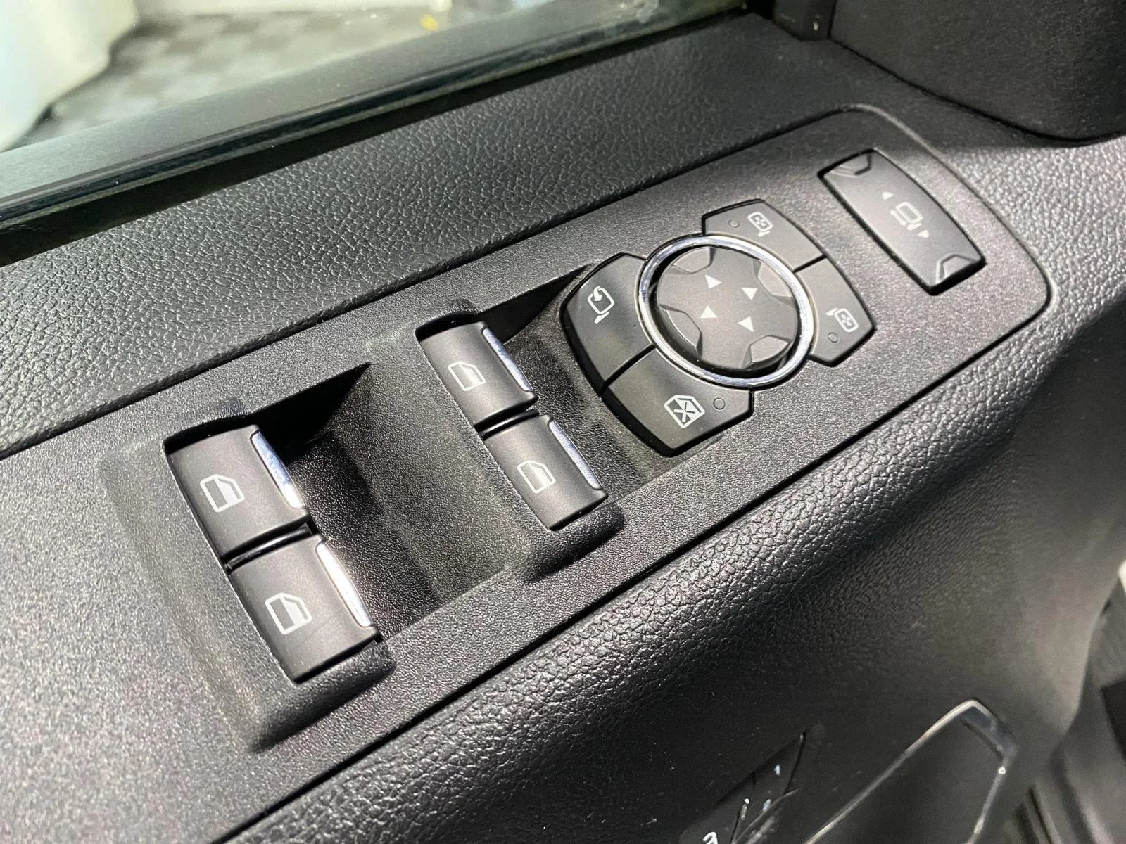Used 2019 Magnetic Ford LARIAT image 22