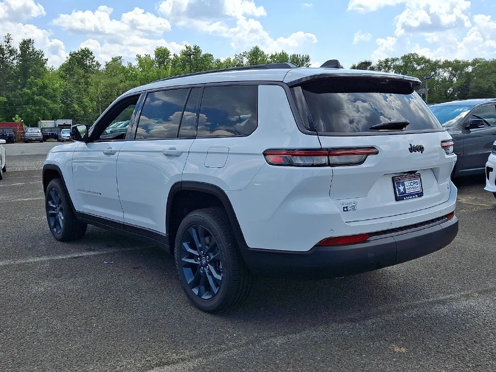 New 2026 Bright White Clear-Coat Exterior Paint Jeep 85th Anniversary Edition image 6