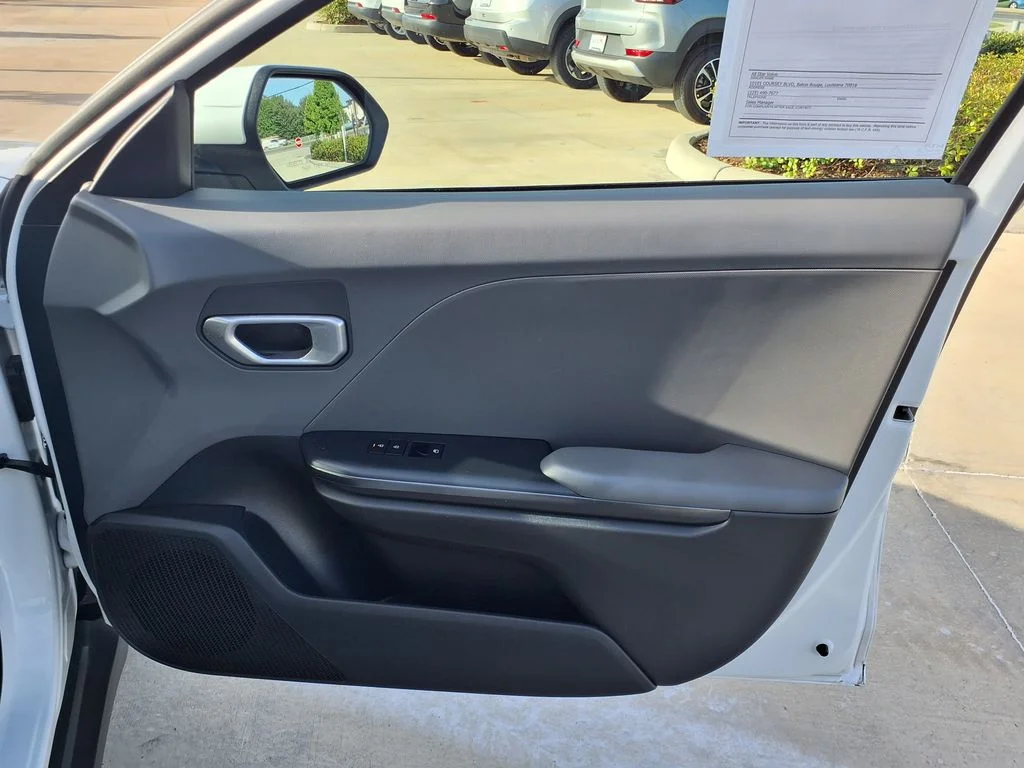 Used 2025 White Kia LXS image 30