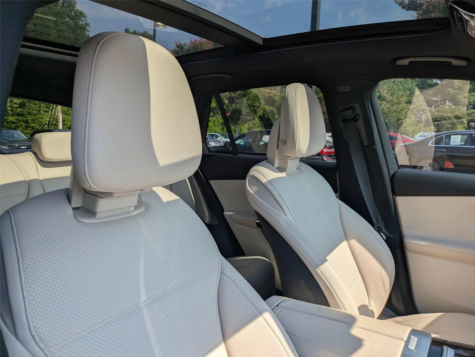 Used 2024 Black Mercedes-Benz GLC 300 image 35