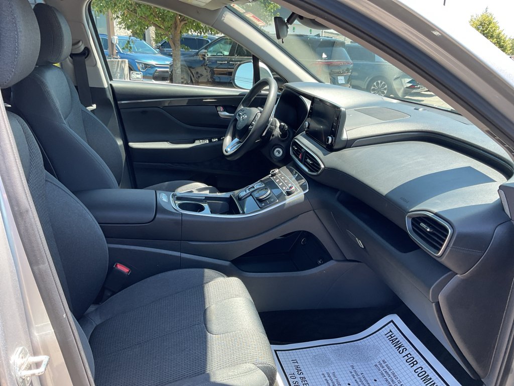 Used 2022 Shimmering Silver Hyundai SE image 11