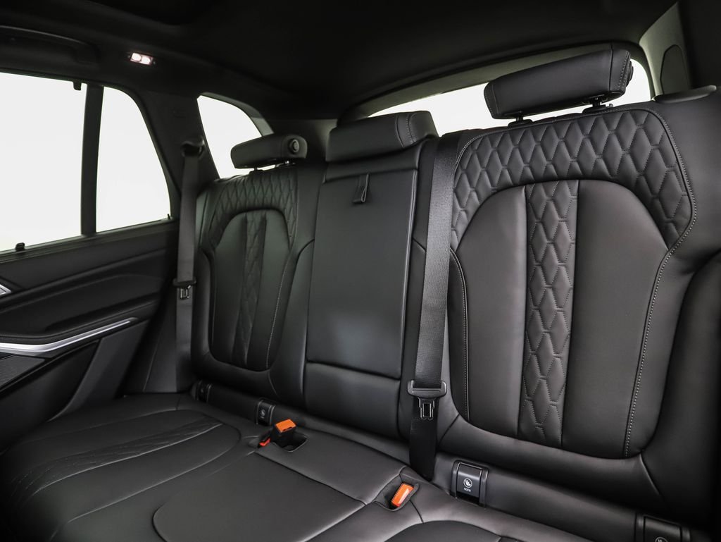 New 2026 Carbon Black Metallic BMW xDrive40i image 23