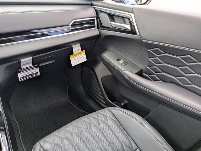 Used 2025 Graphite Gray Mitsubishi SEL image 17