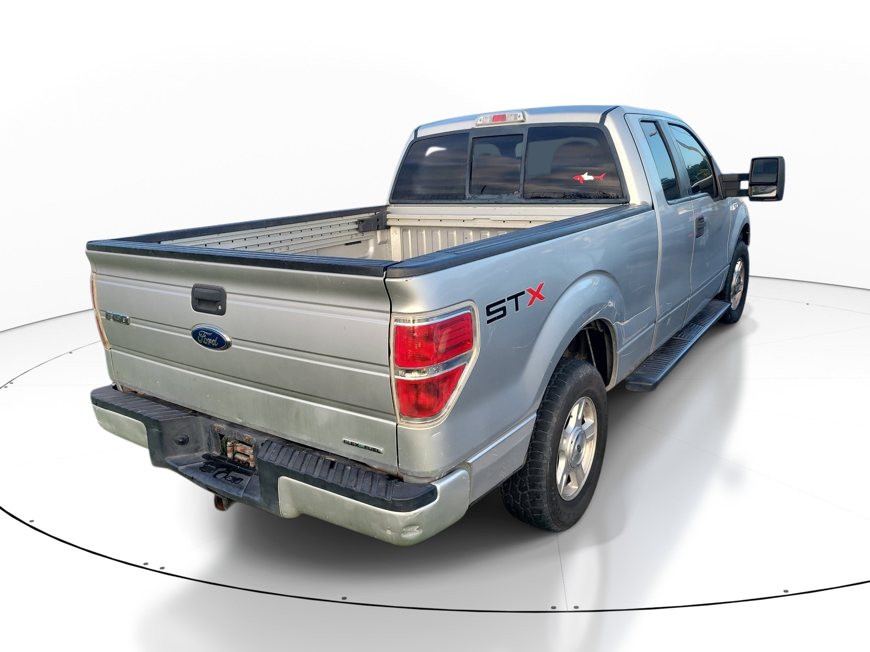 Used 2010  Ford XL image 4