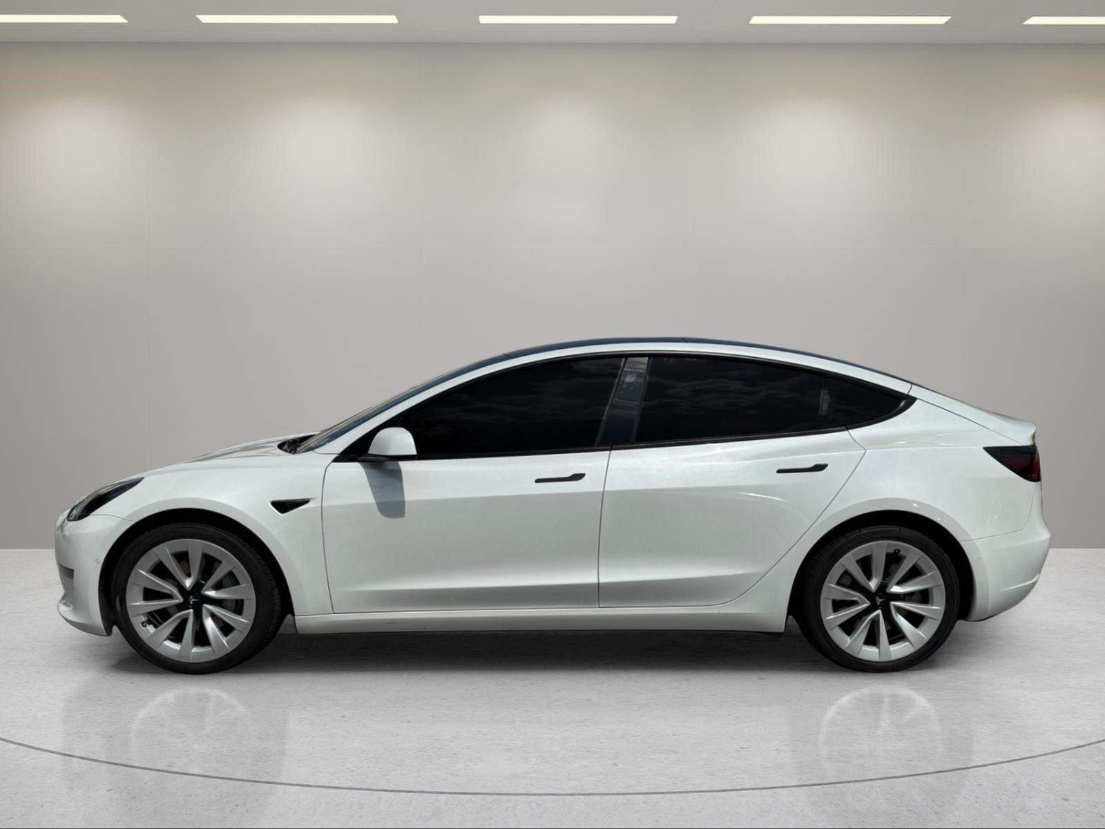 Used 2022  Tesla Long Range image 2