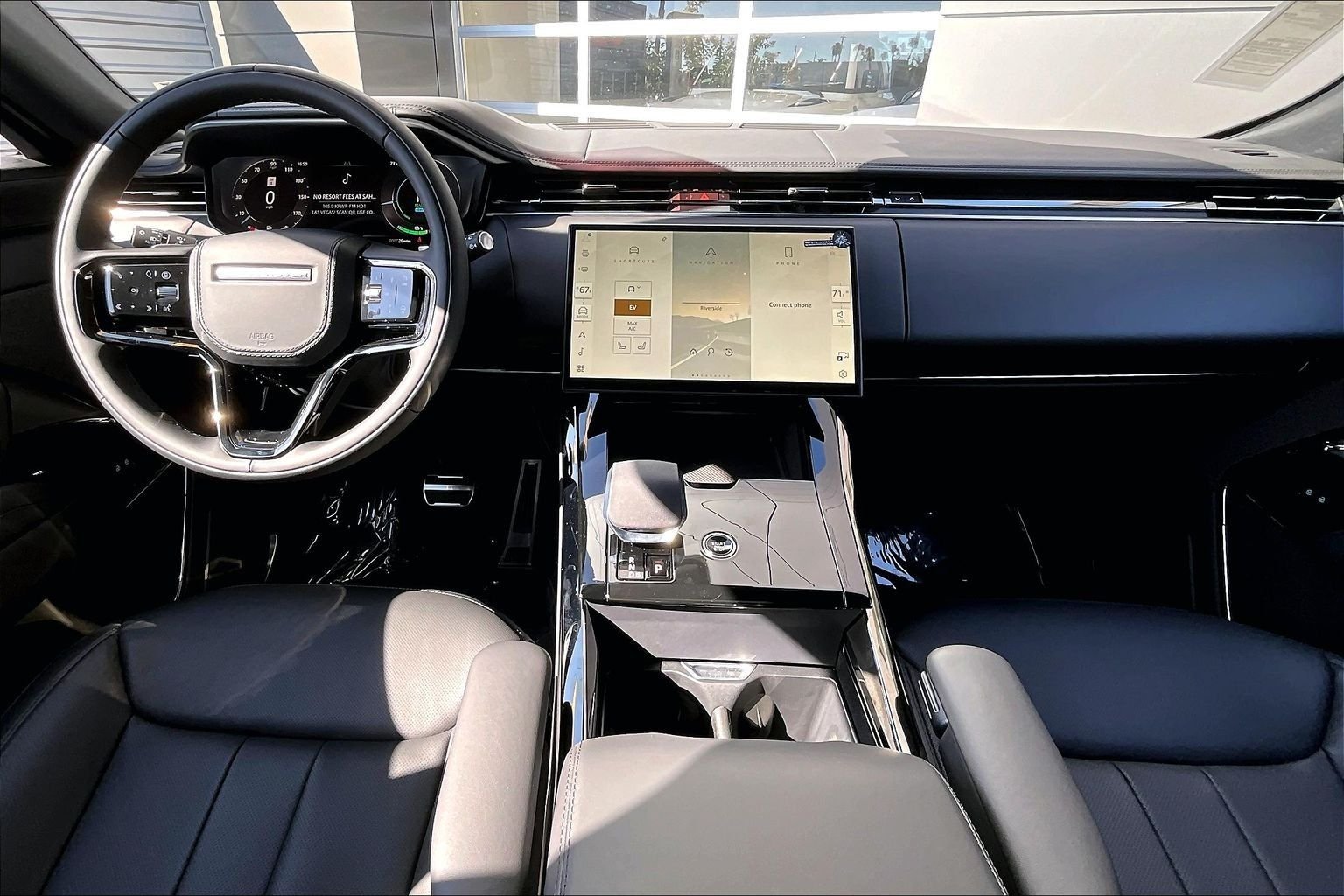 New 2026 Ostuni Pearl White Land Rover Dynamic SE image 5