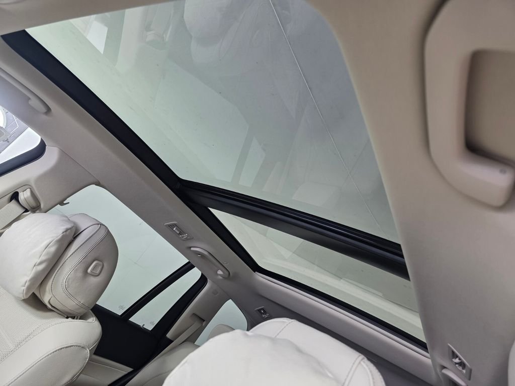 New 2026 Polar White Mercedes-Benz GLS 450 image 9