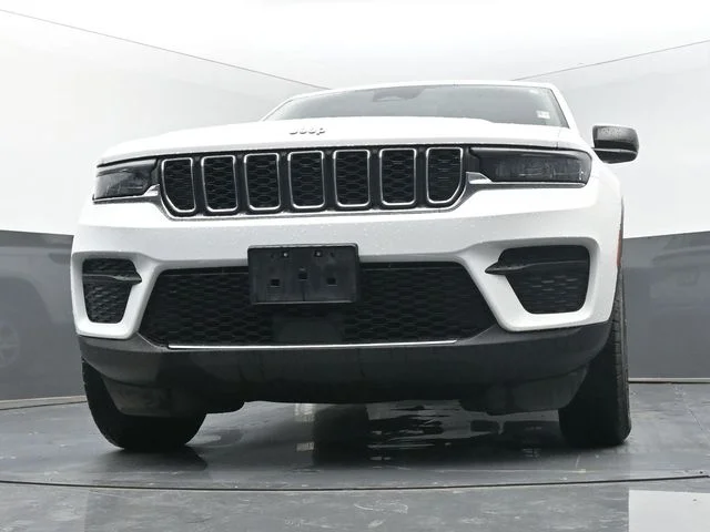 Used 2024 White Jeep Laredo image 37