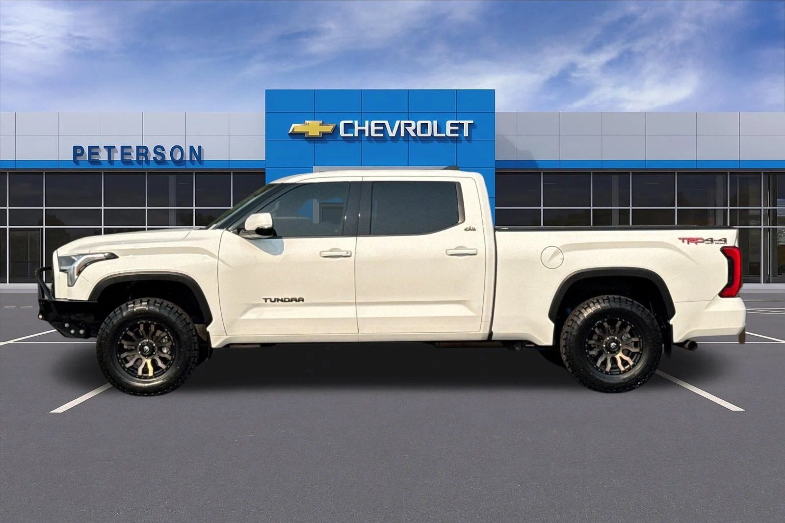 Used 2022 White Toyota SR5 image 7