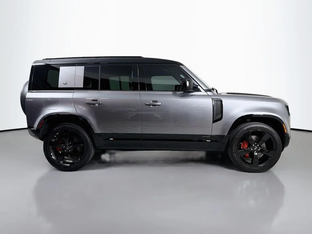 Used 2024 Eiger Grey Metallic Land Rover X image 4