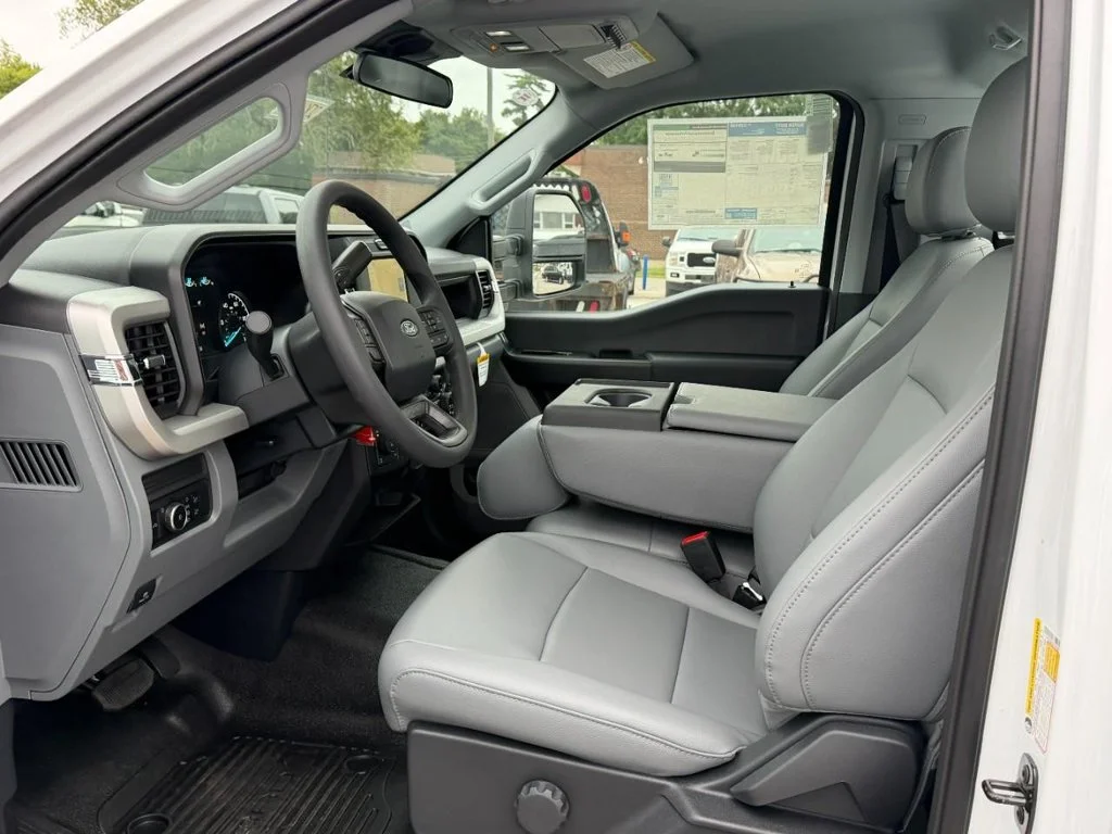 New 2027 Oxford White Ford F-350® XL image 6