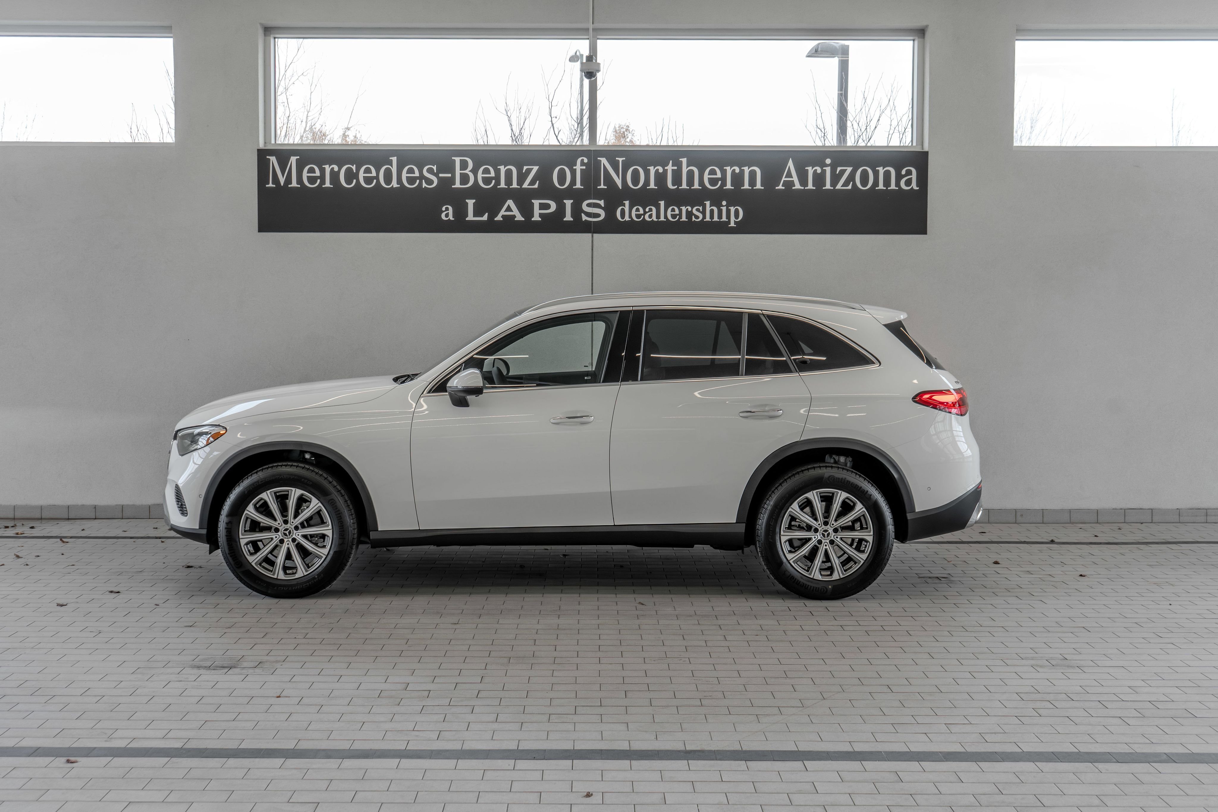New 2026 Polar White Mercedes-Benz GLC 300 image 2
