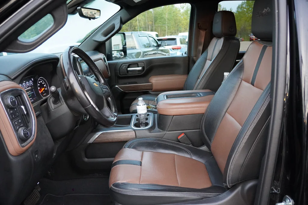 Used 2022 Mosaic Black Metallic Chevrolet High Country image 5