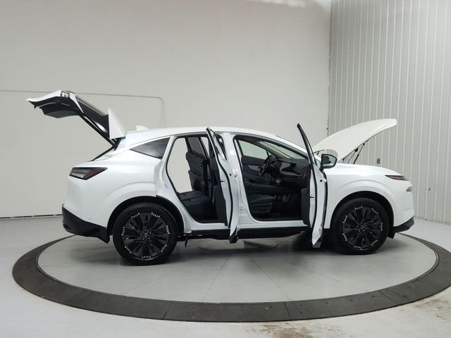 Used 2025 White Nissan Platinum image 16