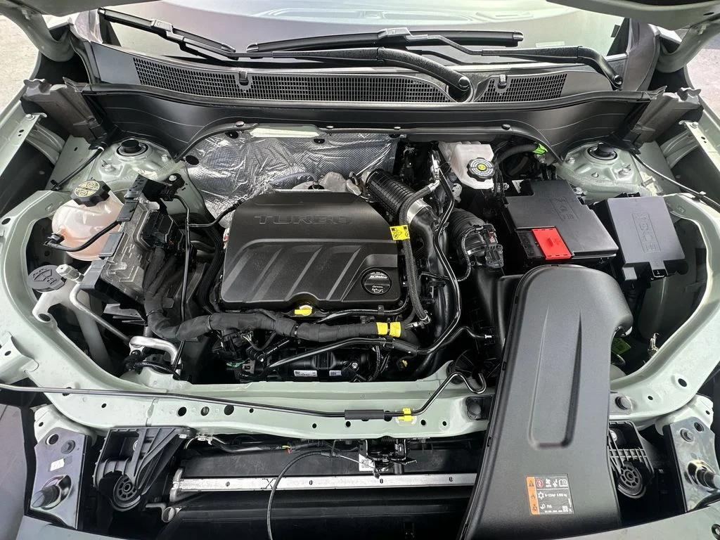 Used 2025 Green Chevrolet ACTIV image 25