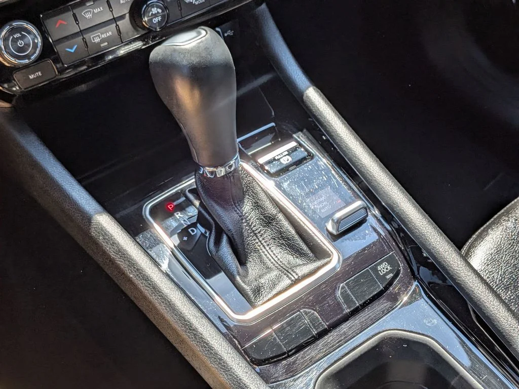 Used 2024 Gray Jeep Limited image 17