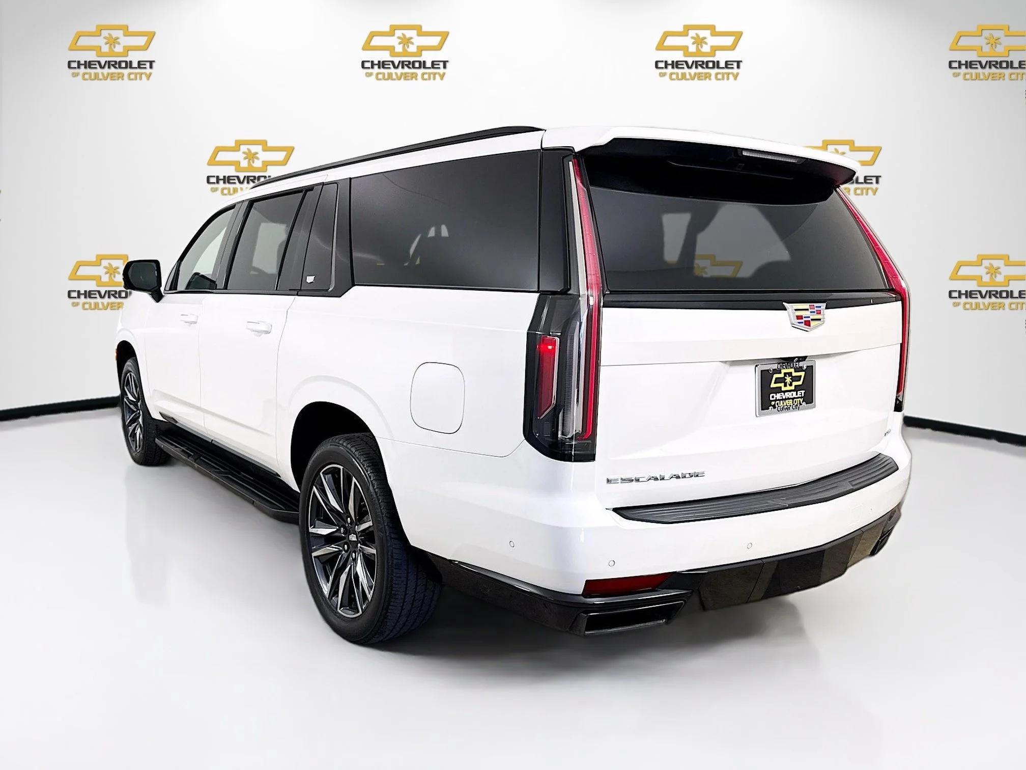 Used 2022 Crystal White Tricoat Cadillac Sport image 6