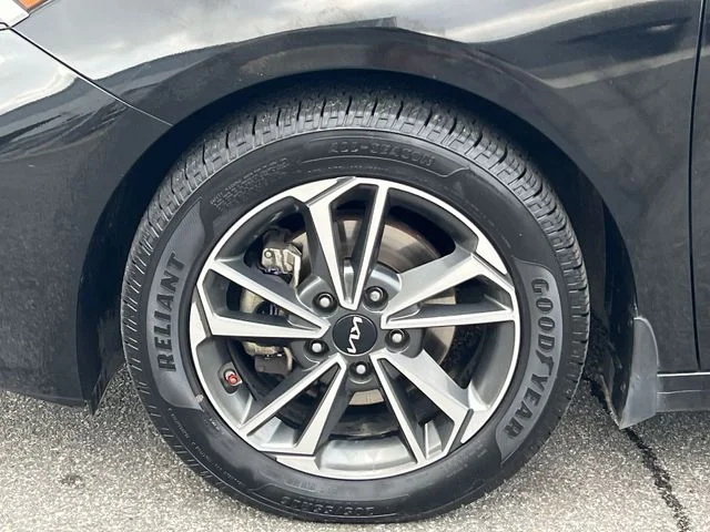 Used 2023 Black Kia LXS image 34