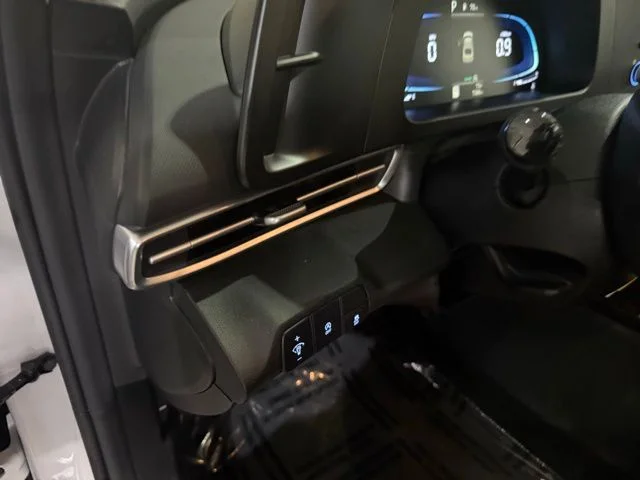 New 2026 White Hyundai SE image 10