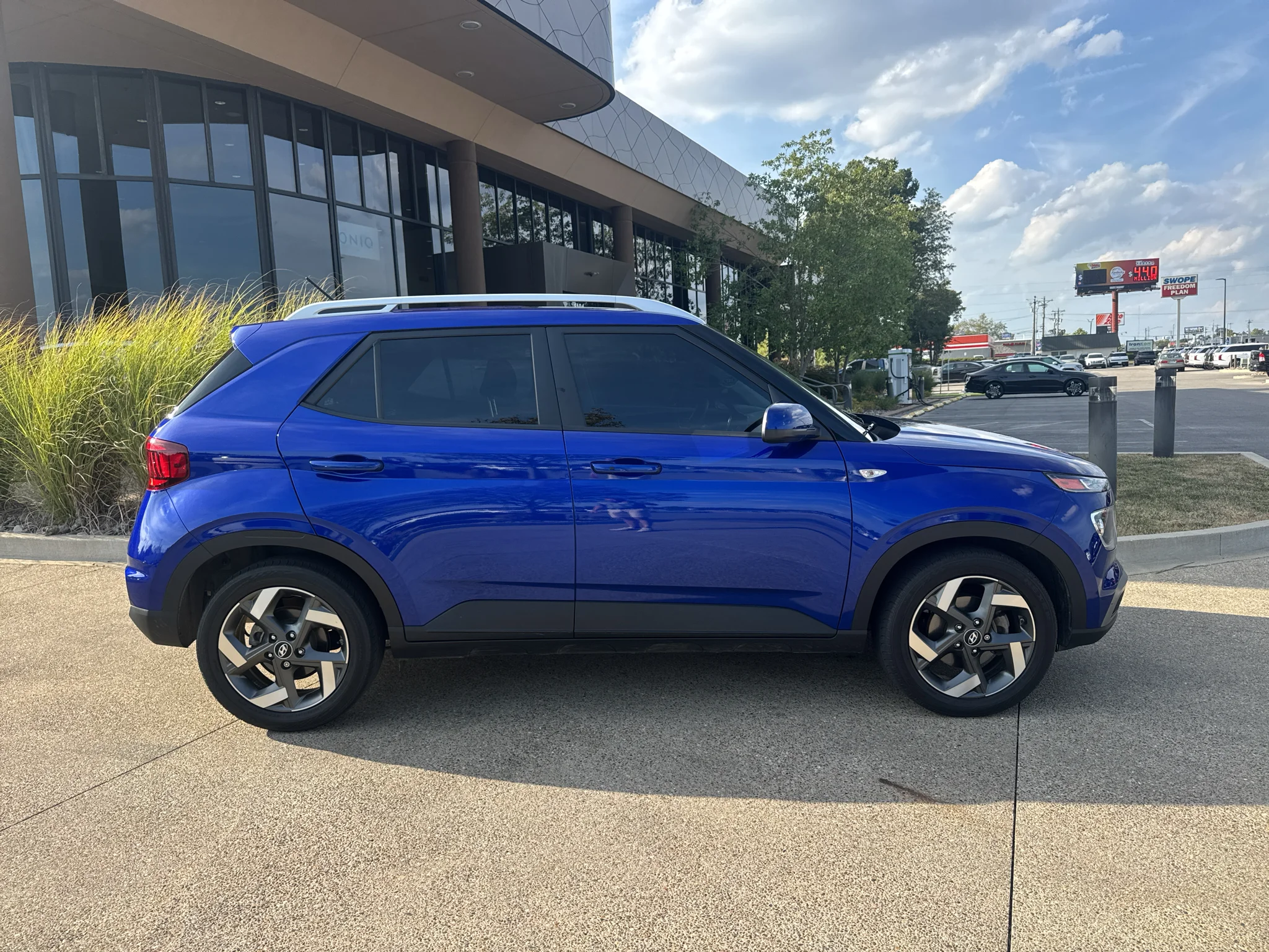 Used 2024 Intense Blue Hyundai SEL image 4