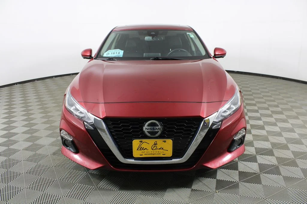 Used 2021 Nissan Altima Platinum with VIN 1N4BL4FW4MN300089 for sale in Mitchell, SD