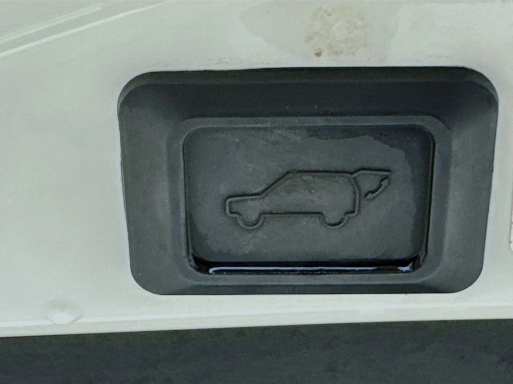 Used 2016 Super White Toyota XLE image 29