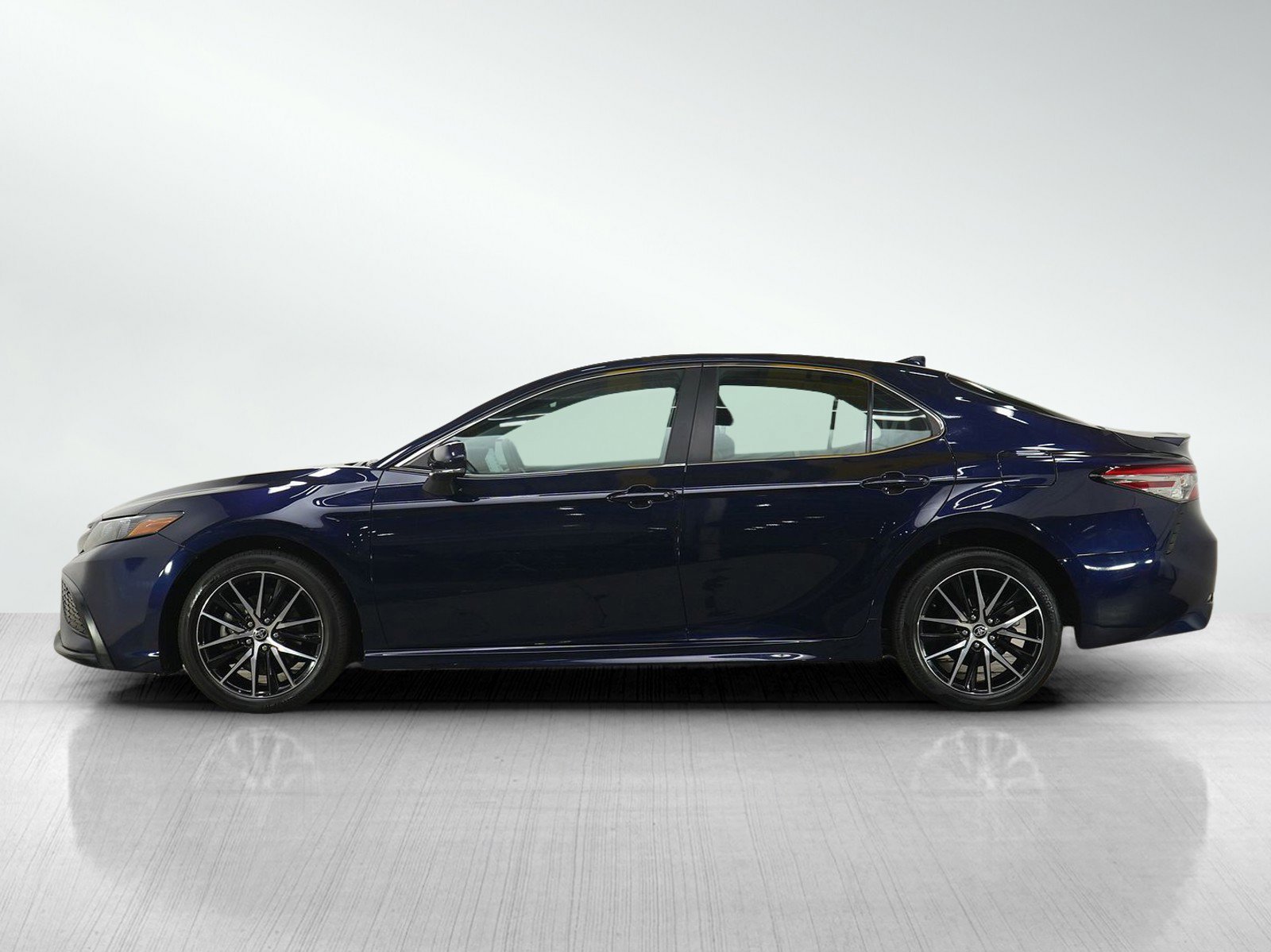 Used 2022 Toyota Camry SE with VIN 4T1G11AK3NU685608 for sale in South Saint Paul, Minnesota