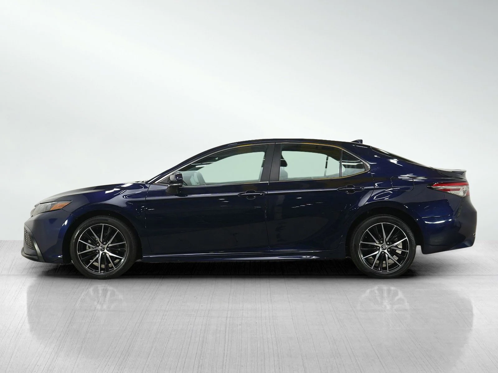 Used 2022 Toyota Camry SE with VIN 4T1G11AK3NU685608 for sale in South Saint Paul, Minnesota