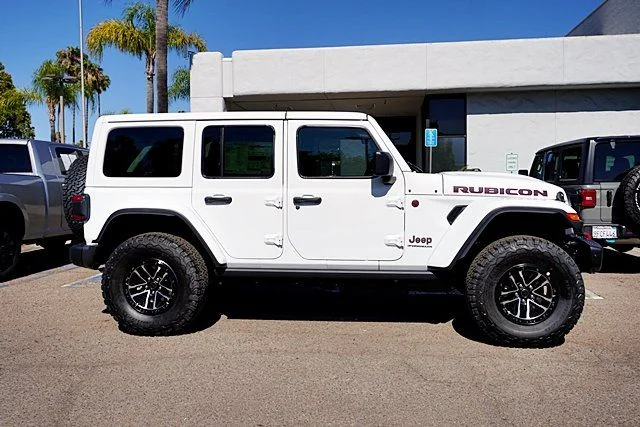 New 2026 Bright White Clear-Coat Exterior Paint Jeep Rubicon X image 6