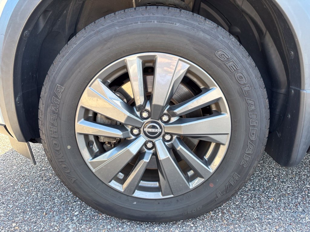 Used 2022 White Nissan SV image 19