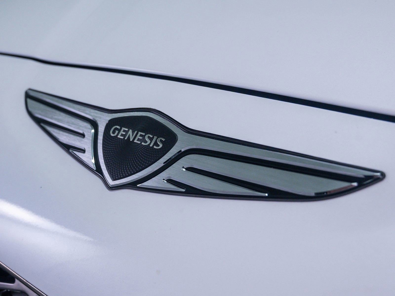 Certified Used 2025 Uyuni White Genesis 3.3T Sport Prestige image 5