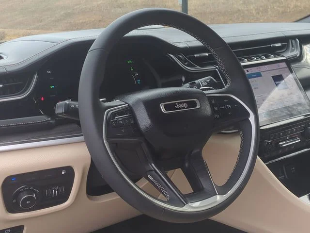Used 2022 White Jeep 4xe image 31