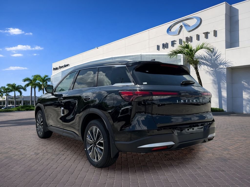 New 2027 MINERAL BLACK INFINITI Luxe FWD image 5