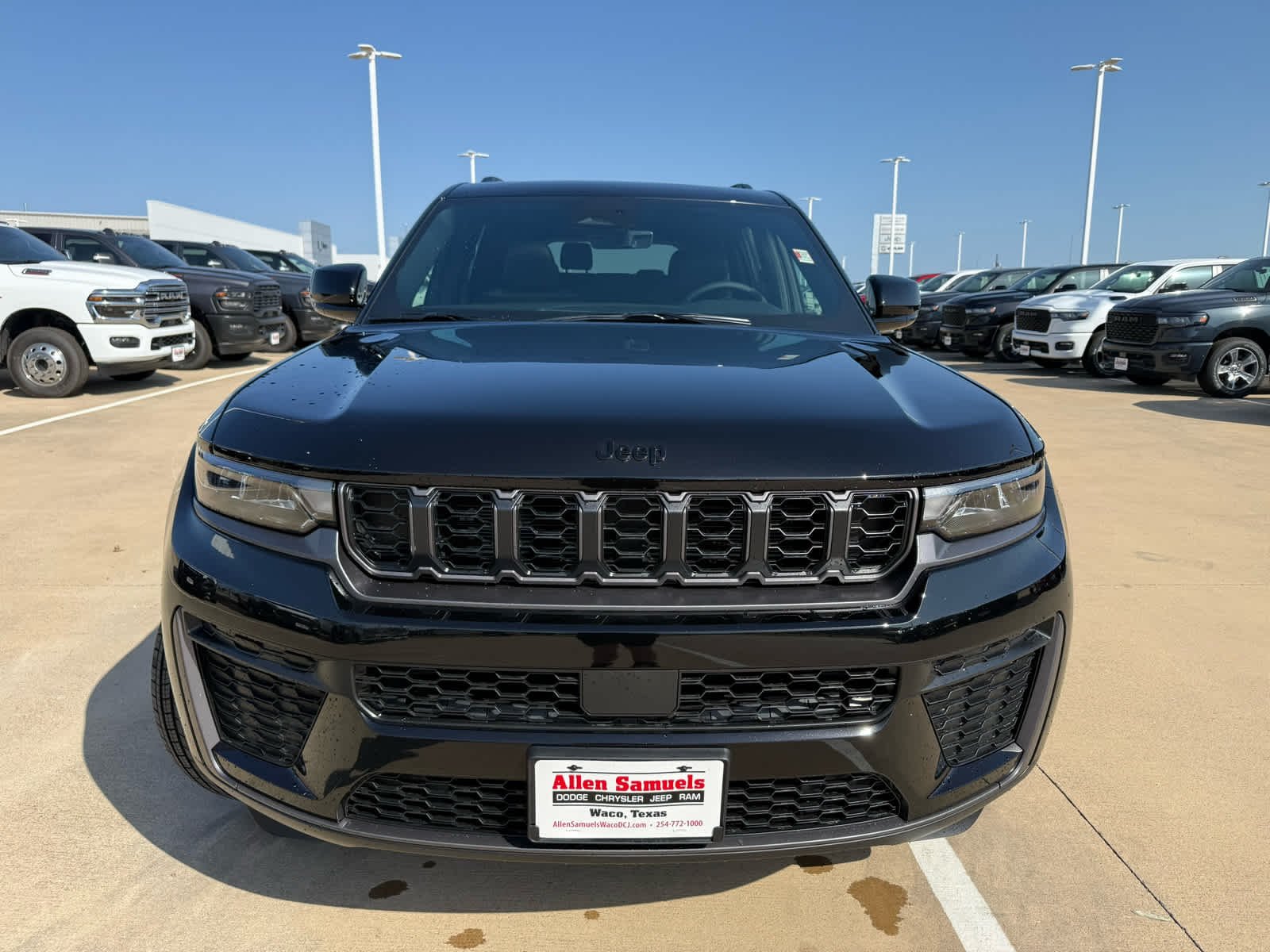 New 2026 Diamond Black Crystal Pearlcoat Jeep Laredo Altitude image 3