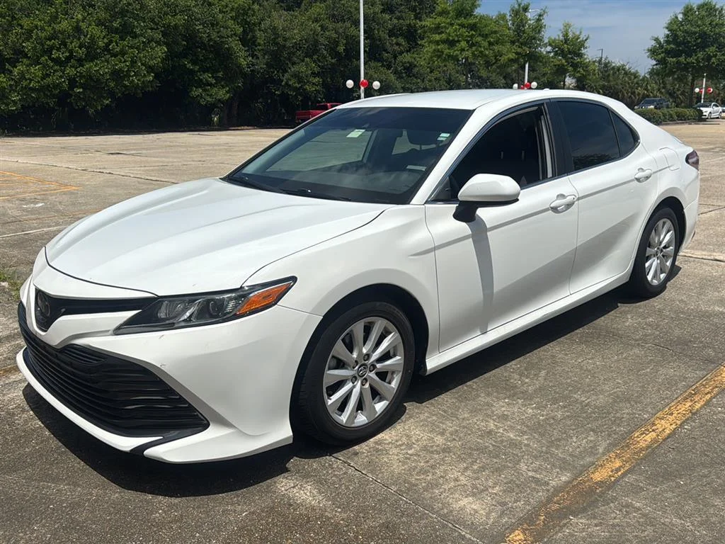 2020 Toyota Camry 2.5 Auto LE's photo