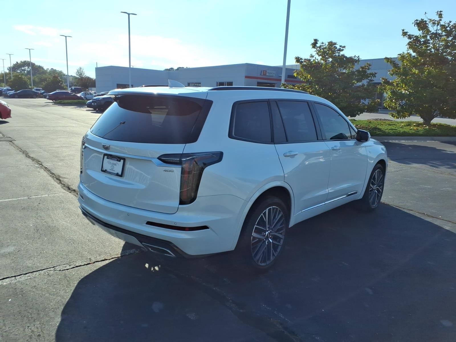 Used 2022 Crystal White Tricoat Cadillac Sport image 2