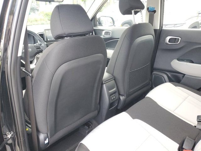 2025 Hyundai Venue SEL - Photo 13