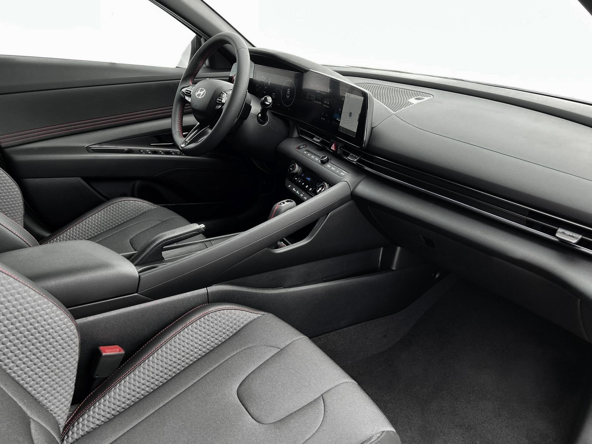 2025 Hyundai Elantra N Line - Photo 16