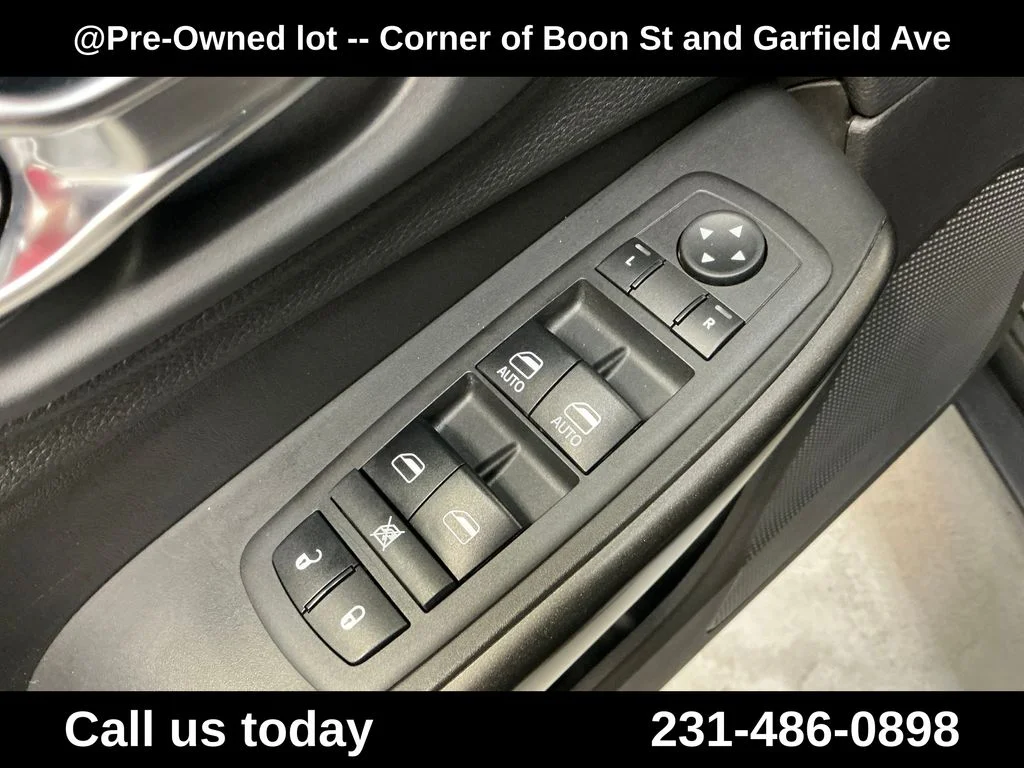 Used 2019 Green Jeep Trailhawk image 16