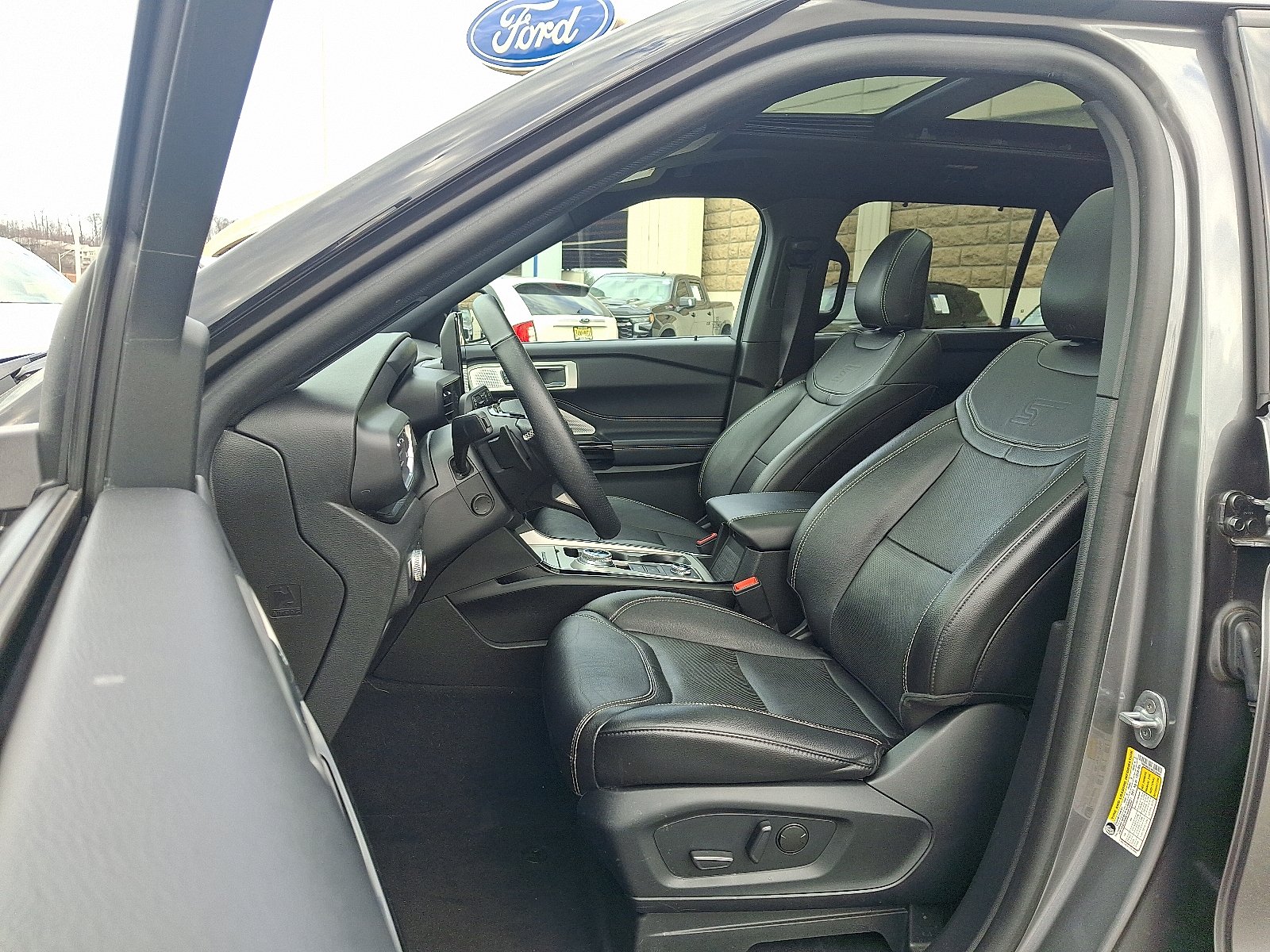 2022 Ford Explorer ST - Photo 13