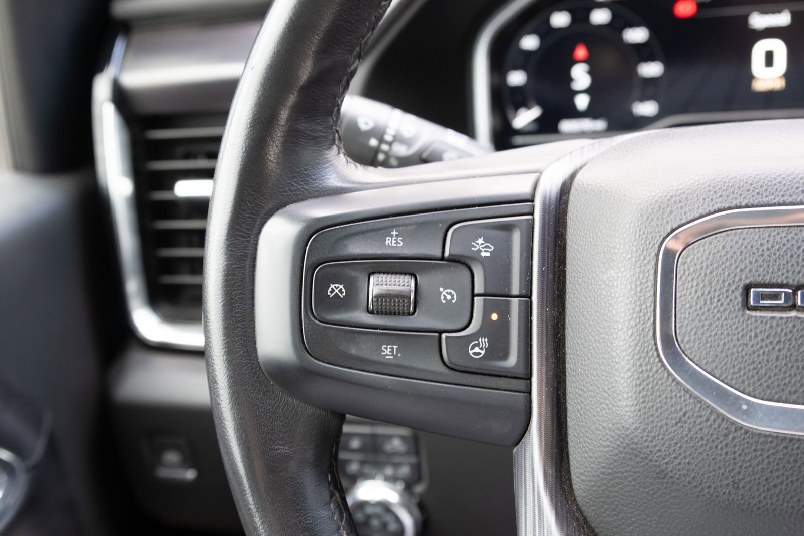 Used 2024 Onyx Black GMC Denali Ultimate image 4