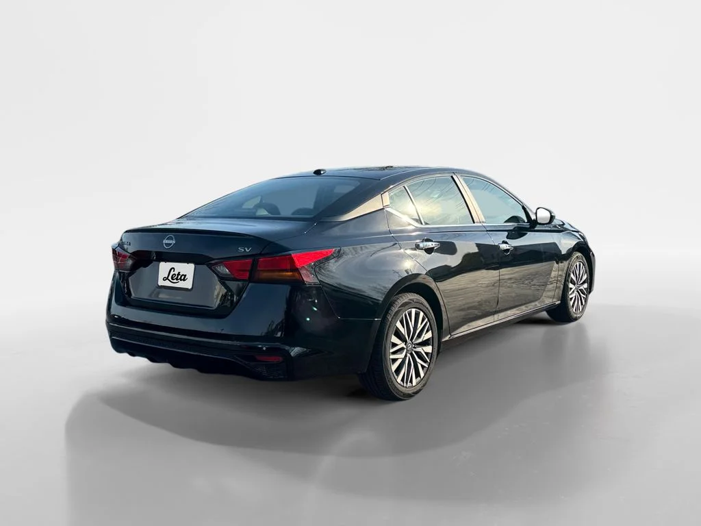 Used 2023 Super Black Clearcoat Nissan 2.5 SV image 4