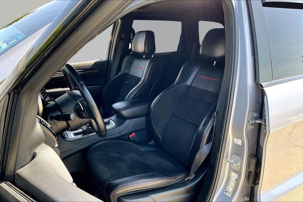 Used 2019 Silver Jeep Trailhawk image 22