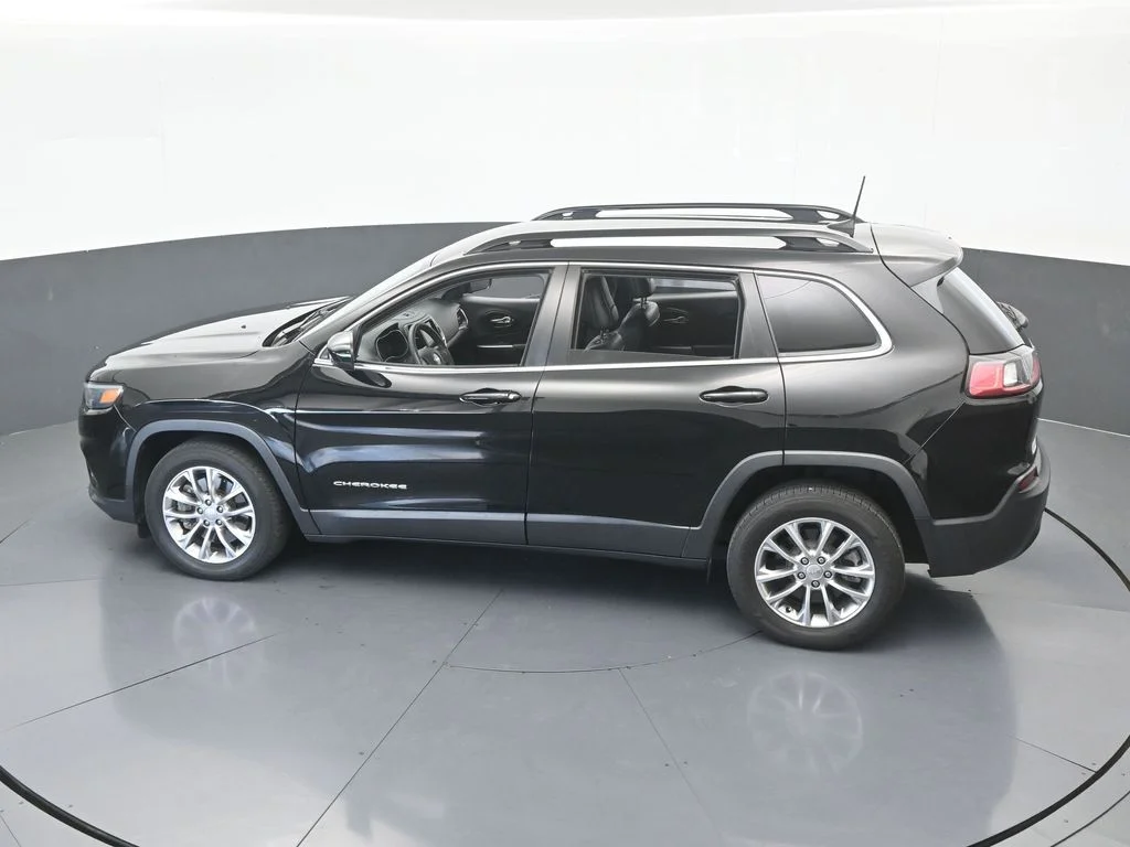 Used 2022 Diamond Black Crystal Pearlcoat Jeep Latitude Lux image 44
